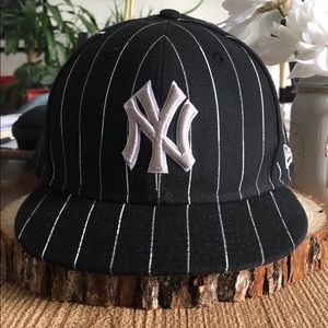 Pinstrip New Era NY hat